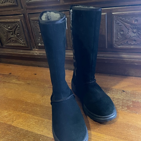 UGG I ❤️ Ugg Tall Skull Sequins Boots - Picture 2 of 8